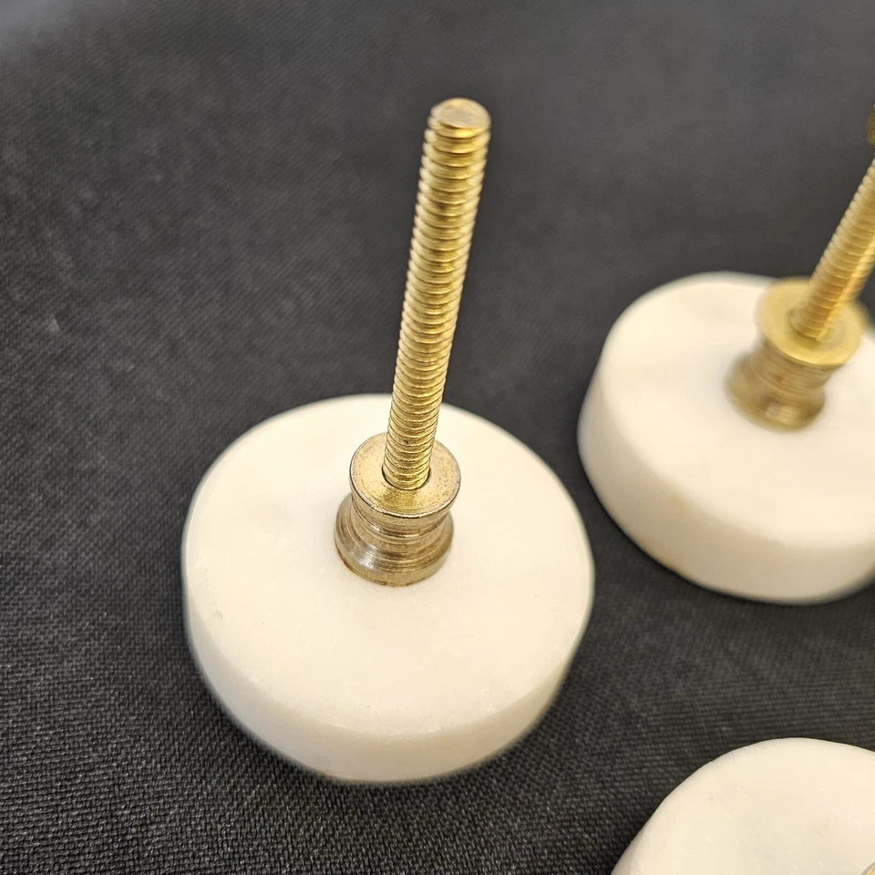 Lote redondo de cuarzo de piedra blanca con incrustación de tono dorado perilla de cajón tiradores hobby lobby Foto 2 de 4