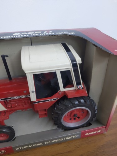 1/16 Farm Toy International 186 Hydro Tractor w/Cab - Picture 3 of 6