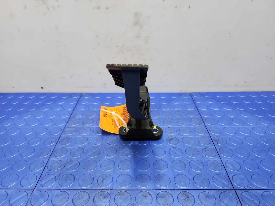 2018-2023 Kia Rio Accelerator Pedal Assembly Genuine OEM Part 32700F2100 - Image 4 of 4