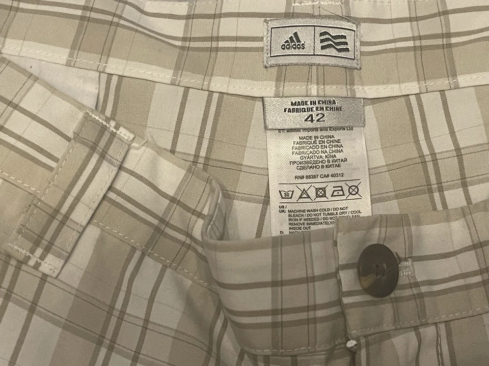 PANTALONES CORTOS A CUADROS DELANTEROS PLANOS ADIDAS GOLF PARA HOMBRE Talla 42 Foto 2 de 4
