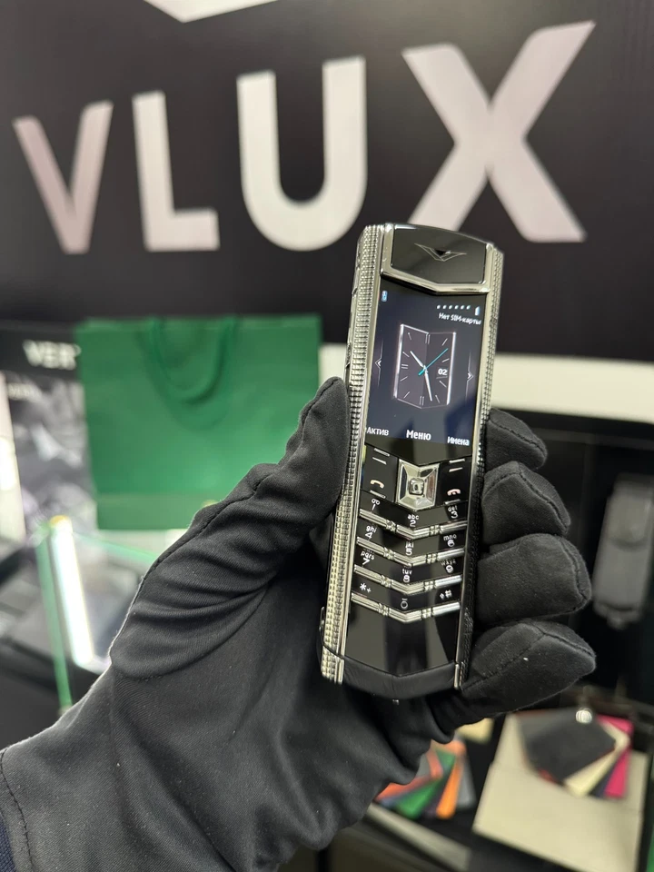 VERTU SIGNATURE S Clous De Paris Steel- 4 GB -  (Unlocked) - Image 2 of 4