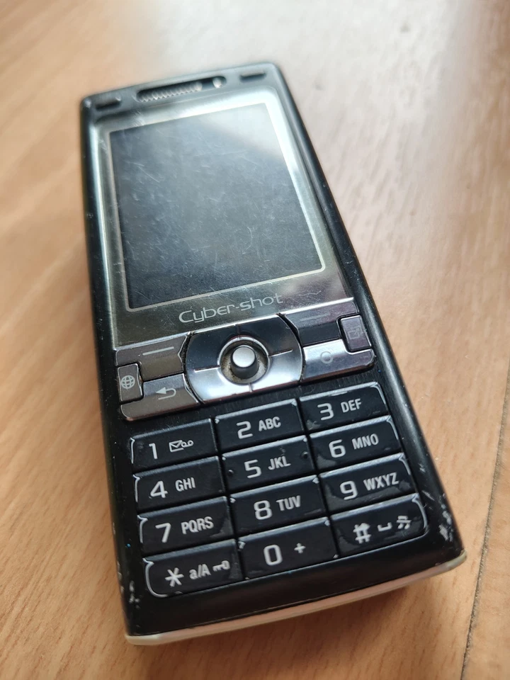 Drei simlockfreie Handys Sony Ericsson *Cybershot K800i, K770, Xperia active* - Bild 3 von 4