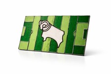 The Rams On The Pitch - Vetrata dedicata alla contea di Derby