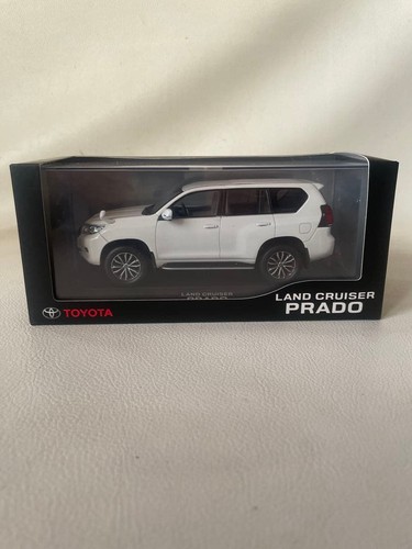 Toyota Land Cruiser Prado 150 Late Model 1/30 Scale Super White II Model Car - Picture 10 of 10
