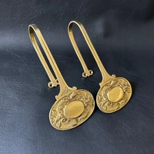 PAIR OF VINTAGE SOLID BRASS FLORAL CURTAIN WALL MOUNT DRAPEY TIEBACKS HOLD BACKS