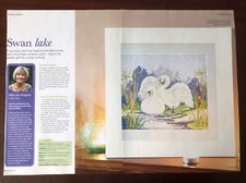 Tabla de punto de cruz de par de cisnes **de una revista**