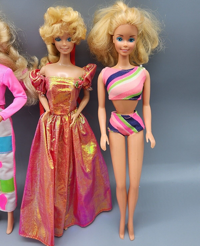 Vintage Mattel Barbie Doll Lot with 36 Clothing Pieces - Some Need Repair - Picture 3 of 18