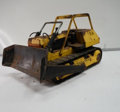 Vintage 1974/75 Mighty Tonka Dozer Bulldozer T-9 No. 3907 patina
