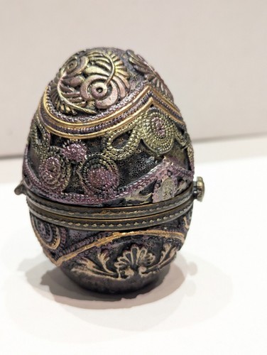 Decorative Hinged Resin Purple & Gold Egg With Zen Tangle Design & Heart Clasp - Picture 5 of 6