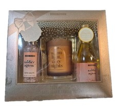 New SCENT THEORY GIFT SET  Amber Glow 3 Piece Set Bath Soak  Candle Set 