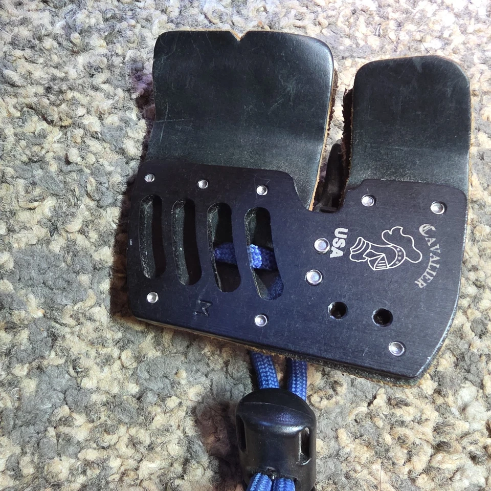 AAE Elite Finger Tab Cordovan medium Right Hand - Image 2 of 4