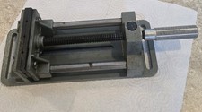 Machinists Vise 4 3/8" Jaw Opening. 9 1/2" by 3 3/4" Base. Unbranded Functional 