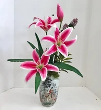 Floral Arrangement with Silk Premium Casablanca Lilys In a Toyo Geisha Vase