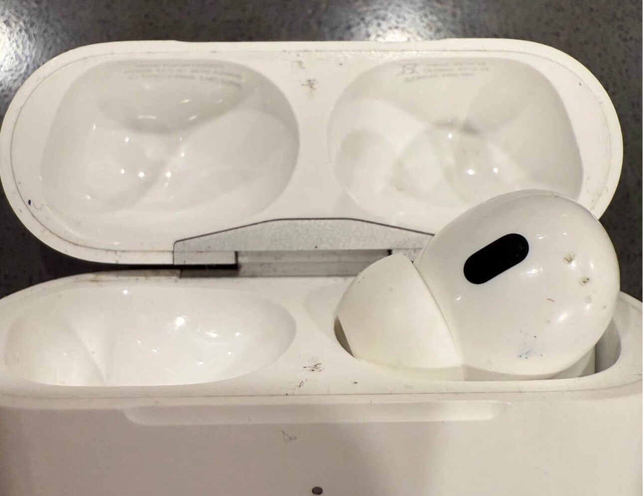 Apple AirPods Pro with Wireless Charging Case in White - Noise Cancelling Bluetooth Earbuds