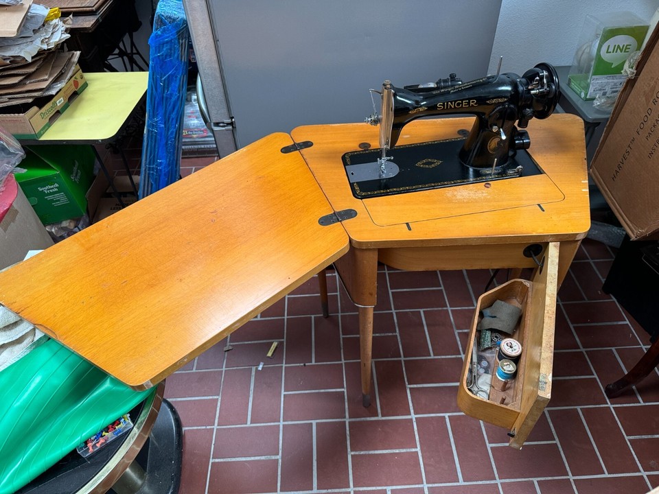Rare RETRO MCM Trapezoid Singer Sewing Machine Table 301 Short Bed FREE