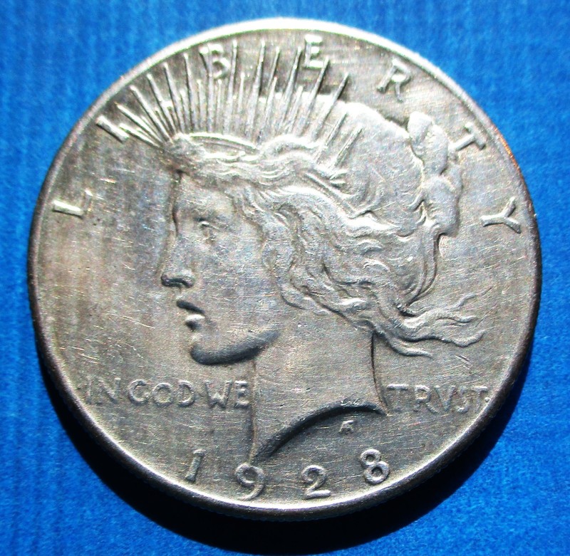 1928  PEACE SILVER DOLLAR. KEY DATE CIRCULATED BETTER GRADE
