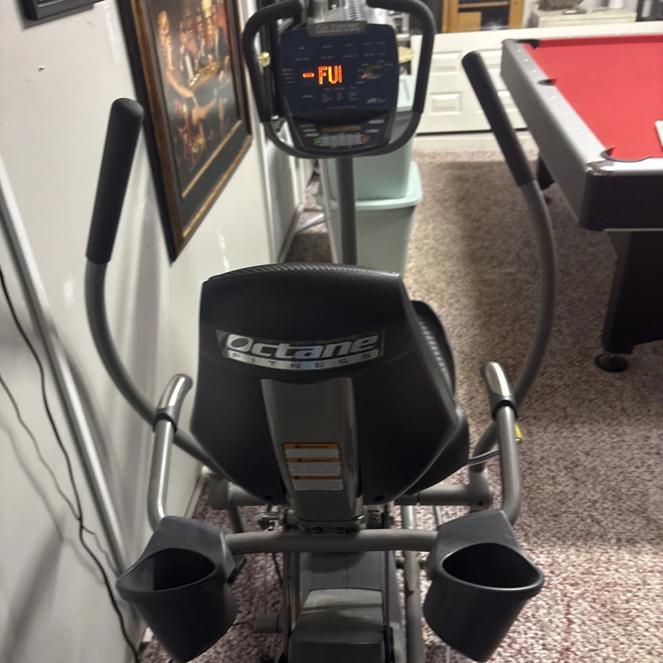 Elíptica sentada Octane Fitness xRide xR4c ~ ¡En excelente forma usada! Foto 2 de 4
