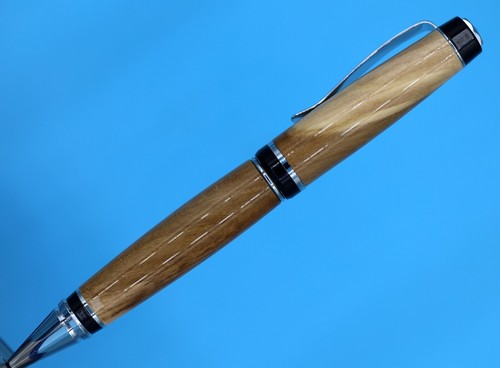 Bolígrafo de cigarro artesanal en acabado cromado con barril de madera de olivo seleccionado - Imagen 4 de 9