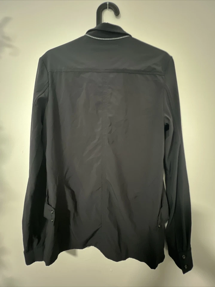 lululemon women’s button down size 6/8? - Image 2 of 3