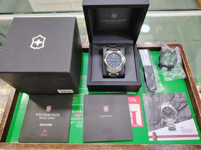 Victorinox Swiss Army I.N.O.X. 241724.1 Blaues Zifferblatt Quarz Edelstahl Uhr - Bild 1 von 4