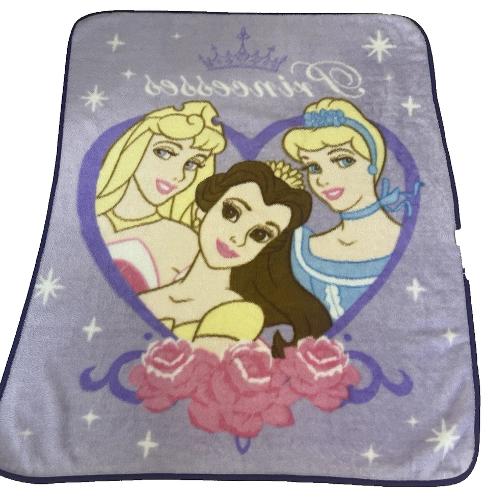 Manta Princesa Púrpura Disney De Colección Peluche Cenicienta Bella Durmiente Bella 42x52 Foto 3 de 4