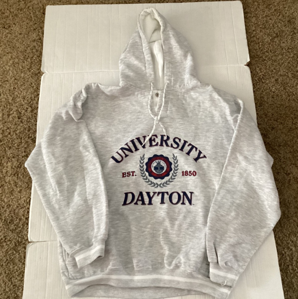 University of Dayton Hoodie Sweatshirt Men’s/Unisex Large Gray