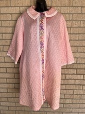 Vtg 60s Lt Pink Quilted House Coat Robe Lounge Embroidered Trim Sz 44/L-XL READ