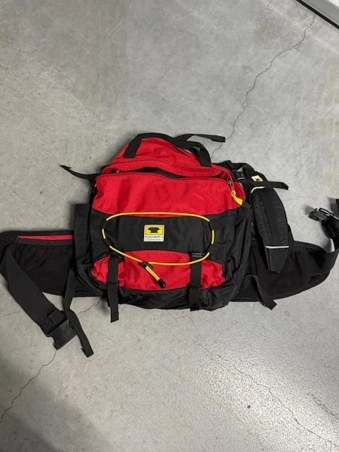 Riñonera Mountainsmith Lumbar Pack Roja Negra Cintura a la Cadera con Correa para el Hombro Senderismo Foto 2 de 4