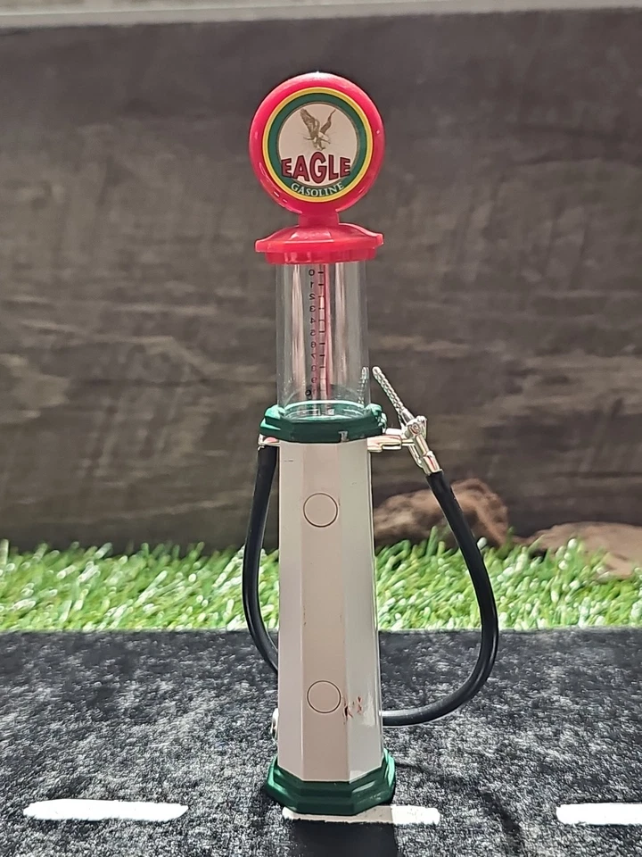 Réplica de bomba de gas Eagle escala 1:18 Road Signature diecast y plástico sin caja Foto 3 de 4