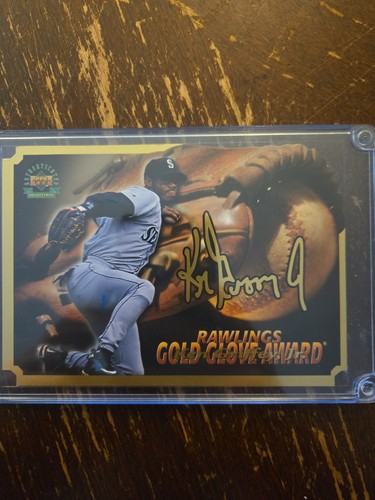 Ken Griffey Jr. [Gold Glove] 1997 Upper Deck card