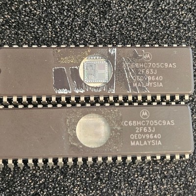 2x Motorola MC68HC705C8S Eprom Microcontroller Chip 40 Dip - 8 Bit CPU