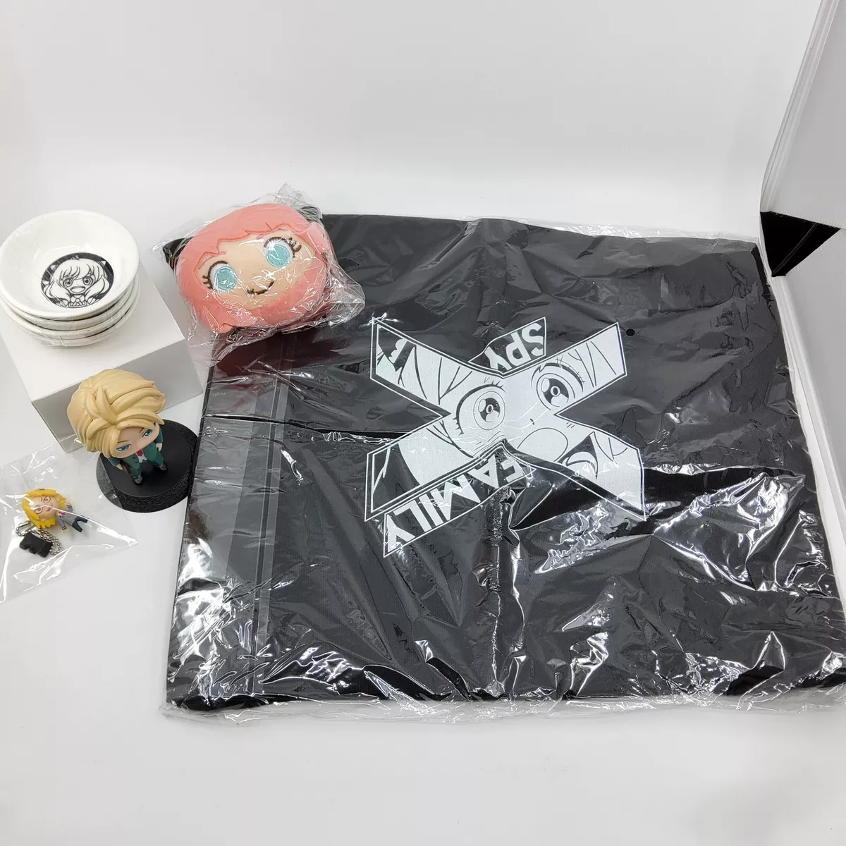 SPY x FAMILY Otaku Box Anime Bundle Yor Forger Figure, Bag, T-shirt etc 6  Piece