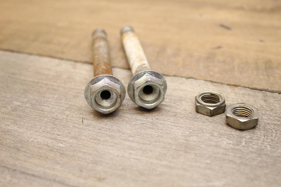 Yamaha YZF R1 2017 pernos de acoplamiento de amortiguador trasero Dogbone Foto 2 de 4