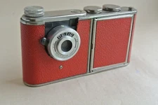 Petie Vanity (Kunik) camera  in red/chrome, complete  , rare, Superb condition.