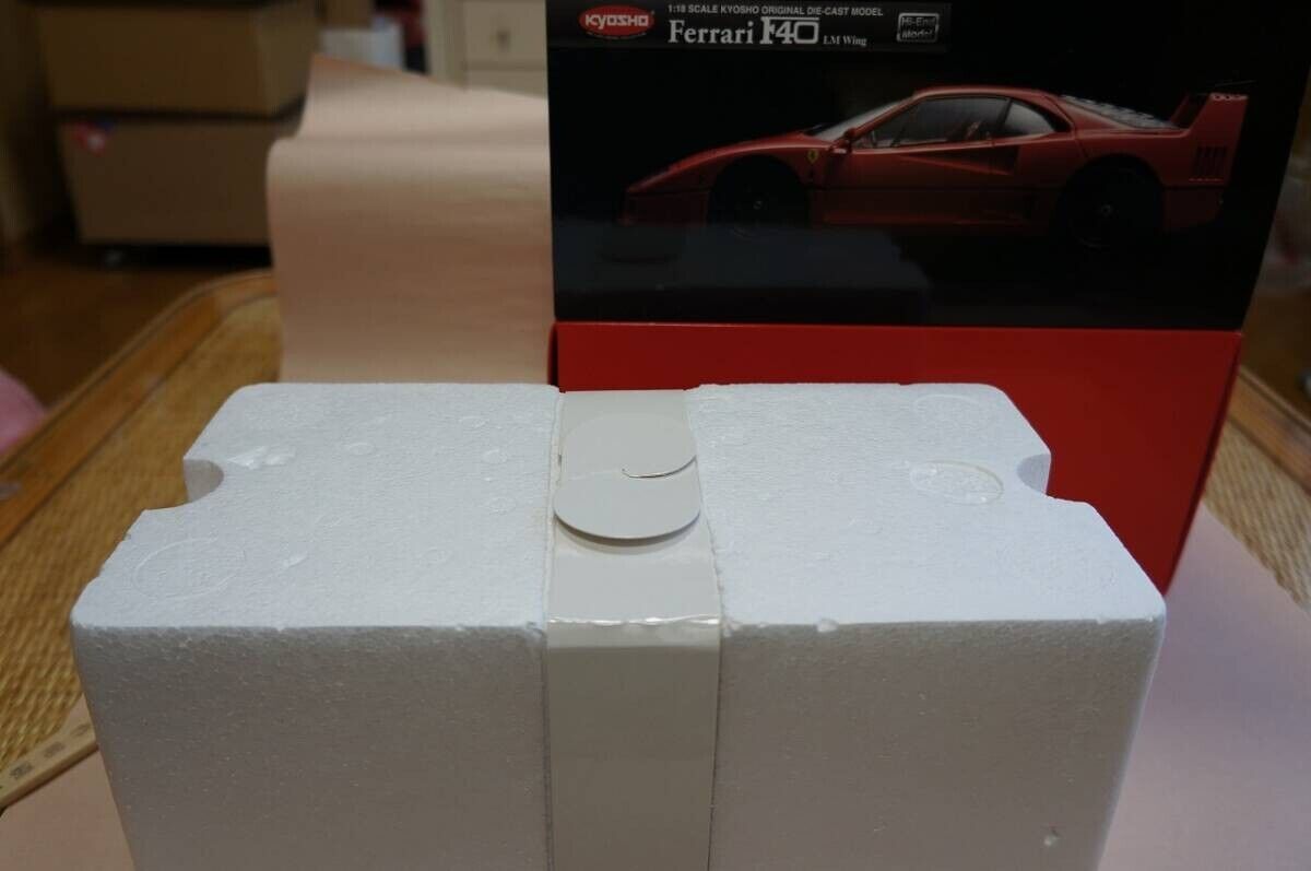 Kyosho 1/18 Ferrari F40 Light Weight LM Wing Red Hi-end Kyosho 1/18 Ferrari F40 Light Weight LM Wing Red Hi-end