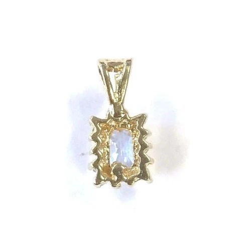 Colgante con halo de diamantes y centro de 2/5 circonitas corte esmeralda de oro amarillo de 14 quilates P486 Foto 3 de 3