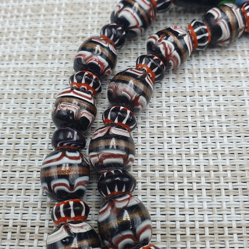 Collar con cuentas de vidrio mofeta floral aventurina y chevron estilo veneci... - Imagen 4 de 4