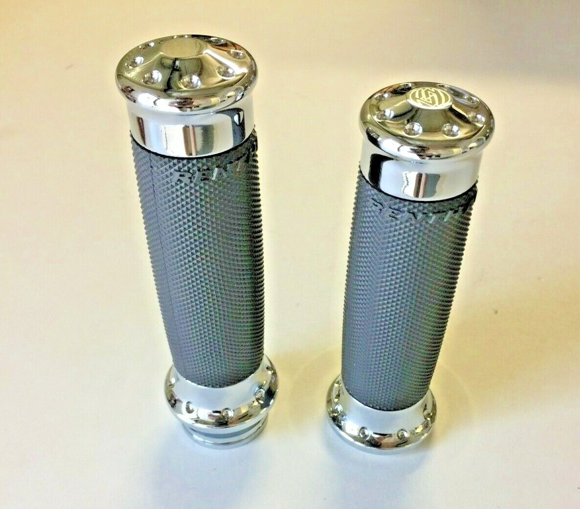 ROLAND SANDS TRACKER BILLET CHROME HAND GRIPS METRIC YAMAHA SUZUKI
