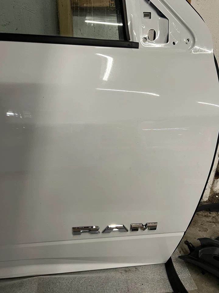 Ram 2500 2018-2023 camioneta puerta delantera derecha Foto 4 de 4