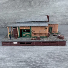 HO Scale Revell T-9020 Freight Station Built Kit - Missing Details - Dirty Worn