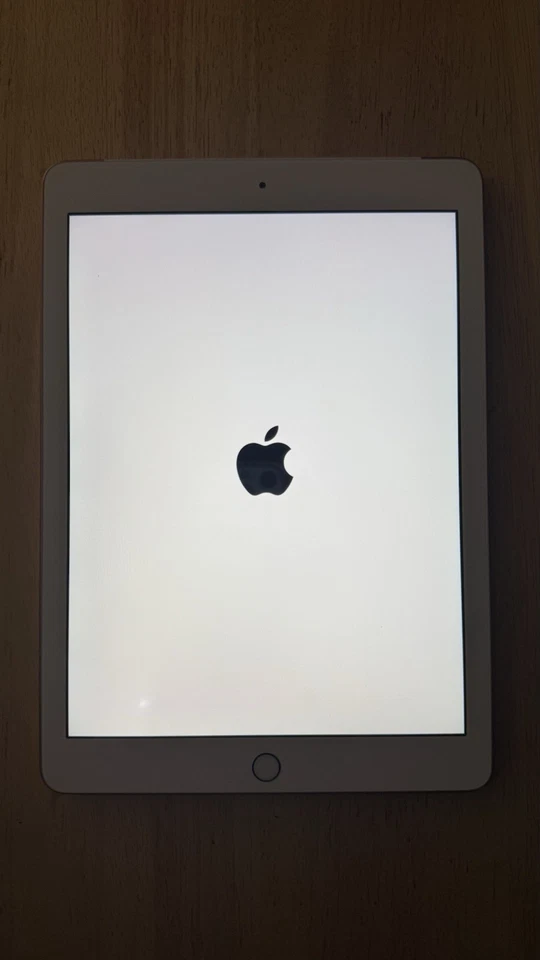 Apple iPad 5th Generation (32GB, Wi-Fi + Cellular, Pink - Image 2 of 4