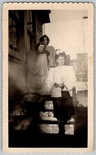 Vtg B&W Snapshot Three Women Fashion Coats Purse Porch Steps Deck 1950