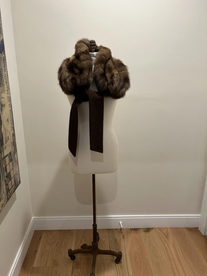 Vintage Elegant Brown Fur Stole With Tie - Image 3 of 3