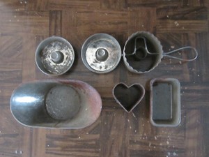 Antique Tin Child Bake Ware
