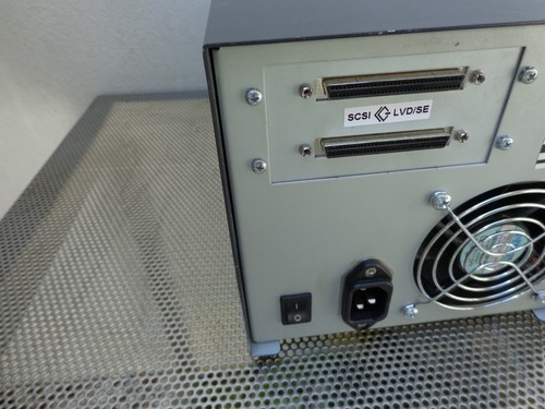 Quantum DLT Bandlaufwerk extern 40/80 GB TH8BG-YF schwarz Gehäuse - Bild 2 von 5