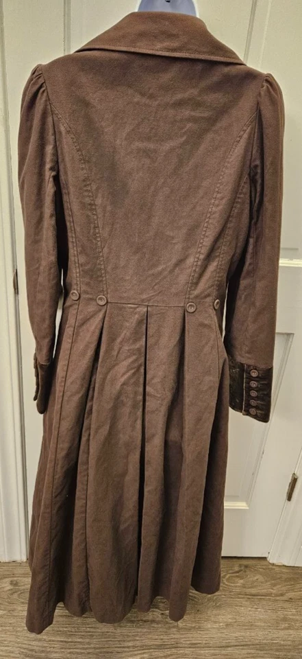Gabardina larga Steampunk victoriana Elevenses Anthropologie terciopelo marrón 6 Foto 4 de 4