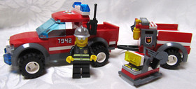 VINTAGE LEGO  CITY 7942  OFF-ROAD FIRE RESCUE 2007 RETIRED USED
