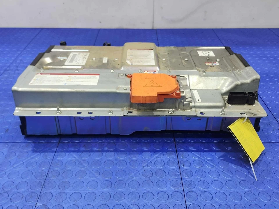 13-16 Volkswagen Jetta Hybrid Drive Motor Battery Pack Assembly OEM 5C6915590D - Image 2 of 4