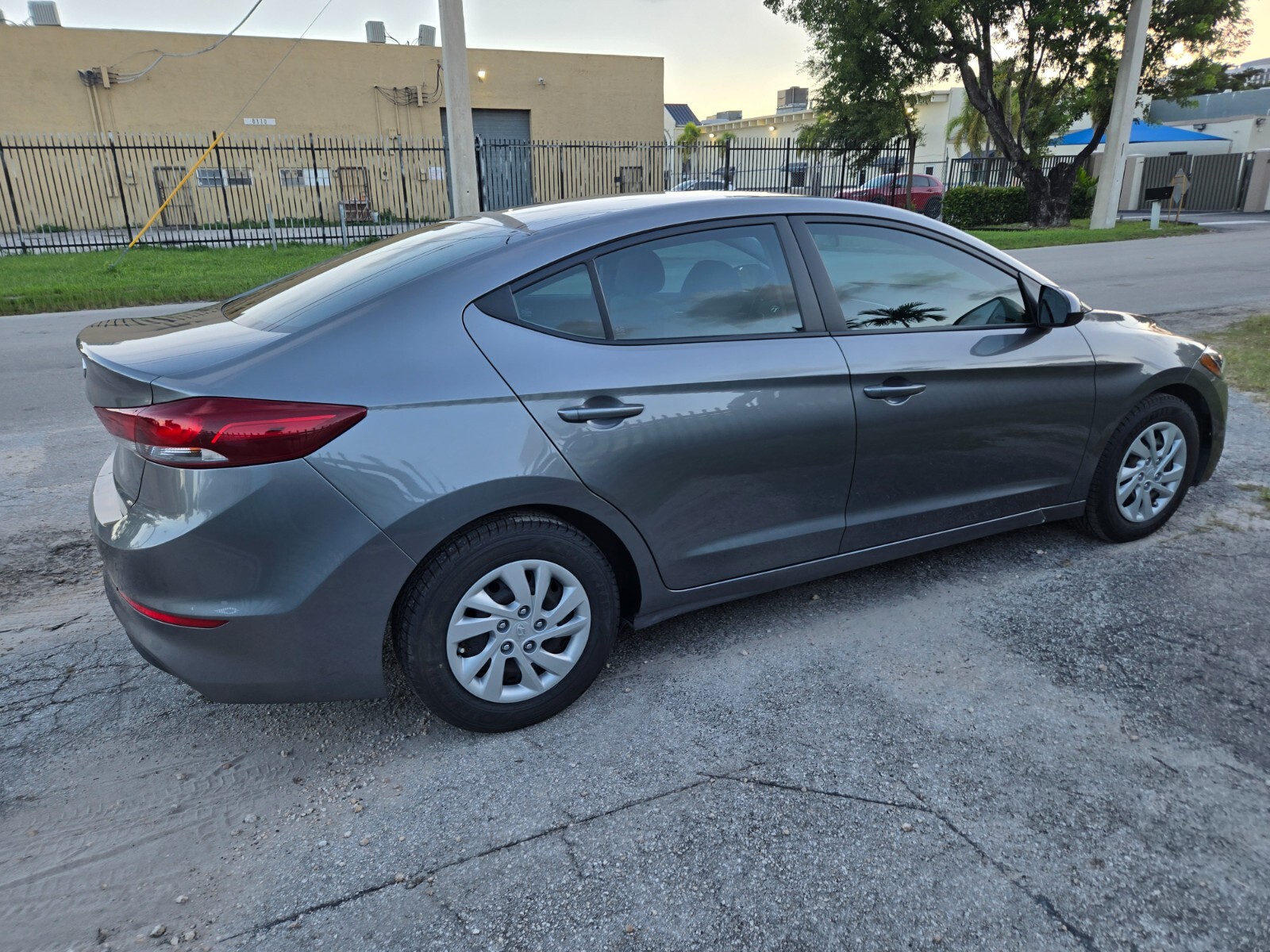 Hyundai Elantra - Image 10