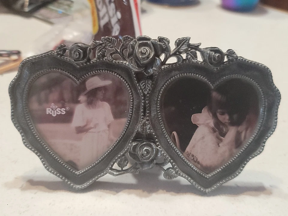 Marco de fotos de corazón de metal con rosas florales Russ Berrie & Company 2 fotos victoriano Foto 2 de 4